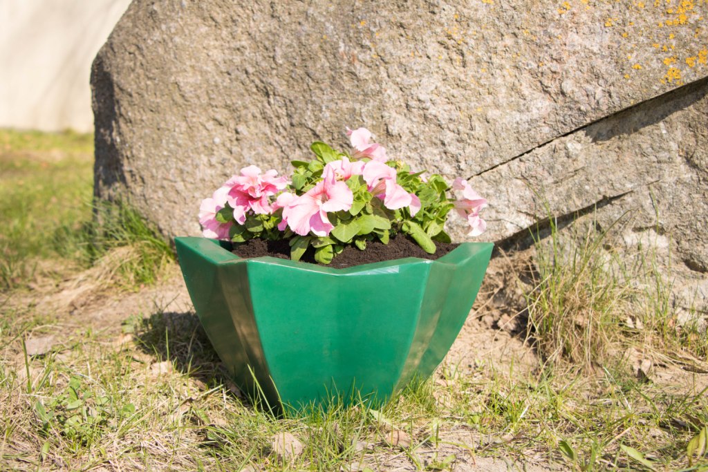 Вазон пластиковый. Собственное производство. Чистоград. Кашпо цветочное Лотос 350/450. Модель 2019