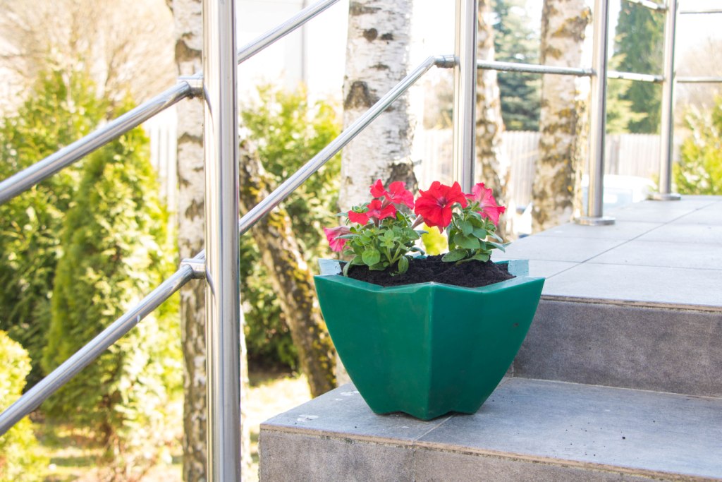 Вазон пластиковый. Собственное производство. Чистоград. Кашпо цветочное Лотос 350/450. Модель 2019