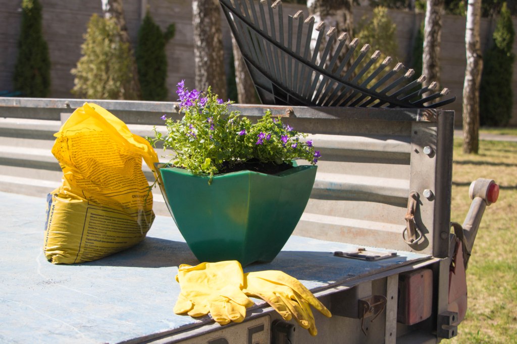 Вазон пластиковый. Собственное производство. Чистоград. Кашпо цветочное Лотос 350/450. Модель 2019