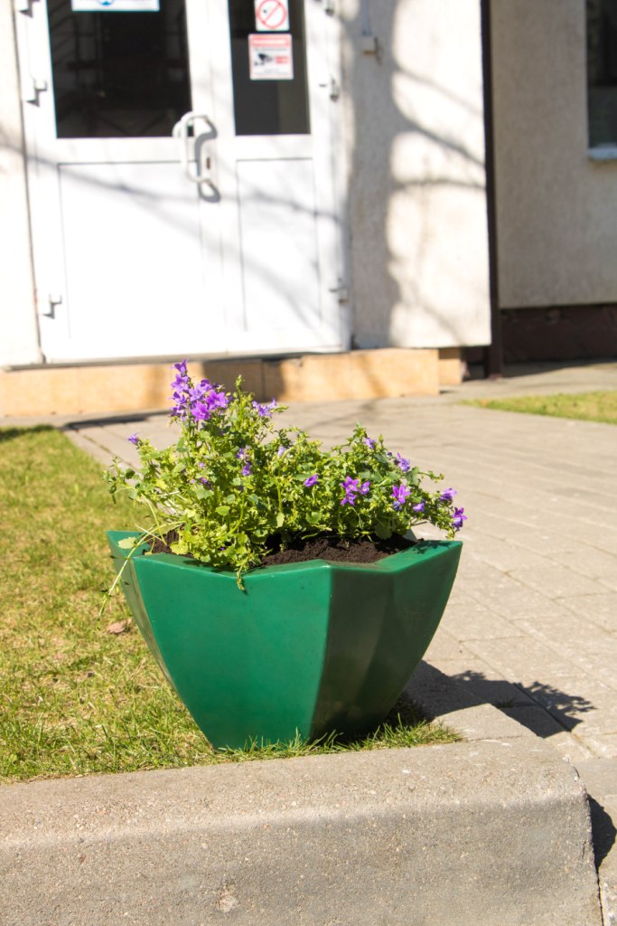 Вазон пластиковый. Собственное производство. Чистоград. Кашпо цветочное Лотос 350/450. Модель 2019